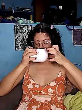 Snapshot of LoveElectra chatting on January 30, 3:44 am LoveElectra online show from January 30, 3:44 am