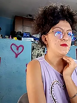 Snapshot of LoveElectra chatting on November 10, 4:17 pm LoveElectra online show from November 10, 4:17 pm