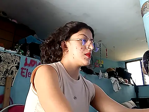 Snapshot of LoveElectra chatting on January 16, 8:57 pm LoveElectra online show from January 16, 8:57 pm