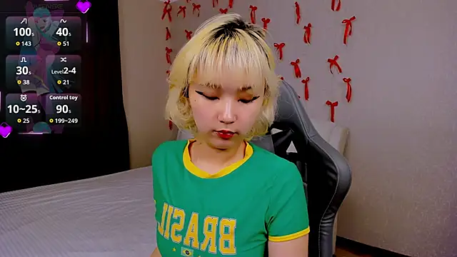 Snapshot of Milla_Aheo chatting on February 12, 1:17 pm Milla Aheo online show from February 12, 1:17 pm