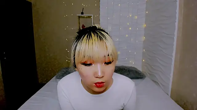 Snapshot of Milla_Aheo chatting on February 13, 4:08 am Milla Aheo online show from February 13, 4:08 am