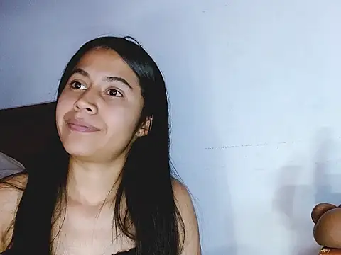 Snapshot of brihanna_lena chatting on June 23, 6:33 am brihanna lena online show from June 23, 6:33 am