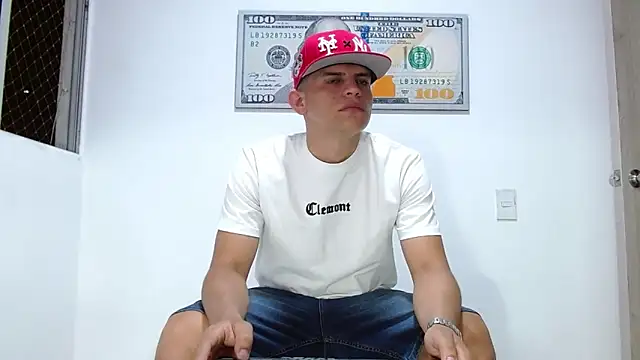 Snapshot of boss_of_cash chatting on July 3, 1:45 am boss of cash online show from July 3, 1:45 am