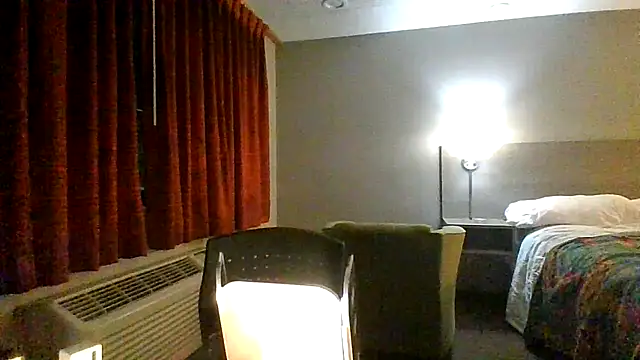 Snapshot of LuckiXCX chatting on February 9, 9:35 am LuckiXCX online show from February 9, 9:35 am