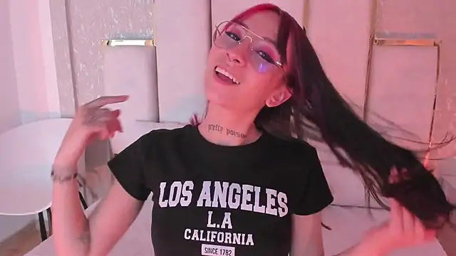 Michell Wallker online show from January 10, 6:28 pm