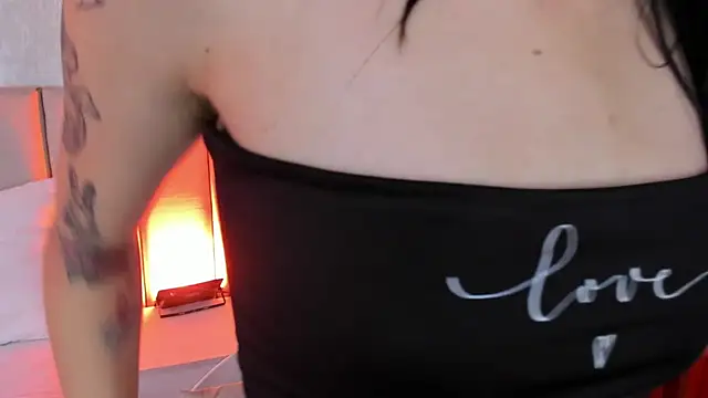 Michell Wallker online show from February 26, 10:20 pm