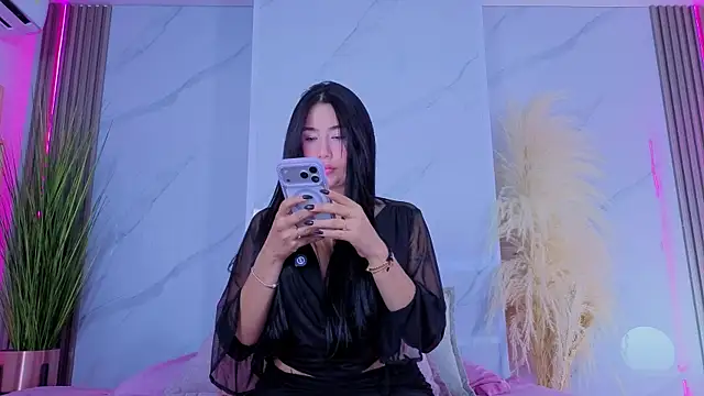 Snapshot of Chlooee__ chatting on April 28, 1:26 am Chlooee online show from April 28, 1:26 am