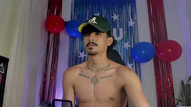 Snapshot of Lukeetaylor chatting on July 6, 12:46 pm Lukeetaylor online show from July 6, 12:46 pm