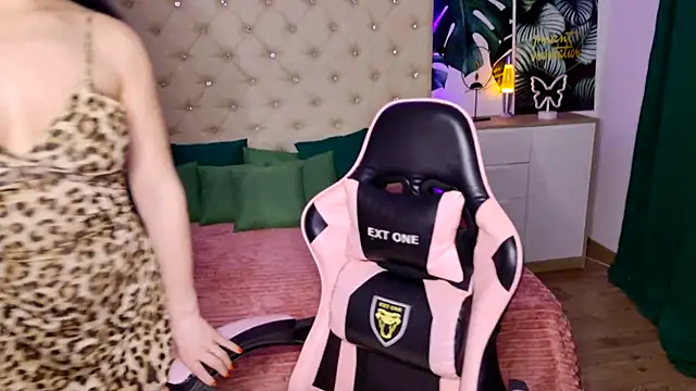 KattieSims online show from March 6, 3:13 am