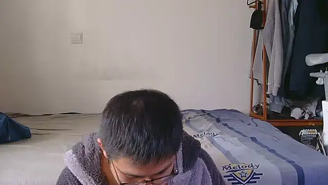 866532 online show from December 4, 6:23 am