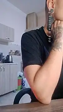 Snapshot of HappyZebra13 chatting on December 20, 7:39 pm HappyZebra13 online show from December 20, 7:39 pm