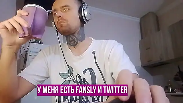 Snapshot of HappyZebra13 chatting on January 5, 6:56 pm HappyZebra13 online show from January 5, 6:56 pm