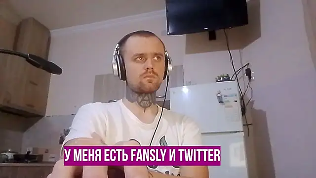 Snapshot of HappyZebra13 chatting on January 8, 4:54 pm HappyZebra13 online show from January 8, 4:54 pm