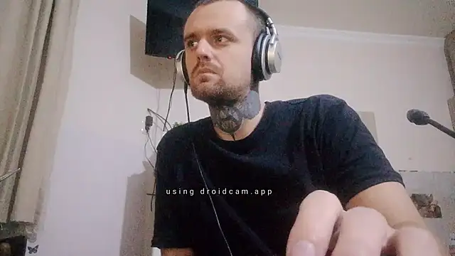 Snapshot of HappyZebra13 chatting on January 11, 10:40 pm HappyZebra13 online show from January 11, 10:40 pm