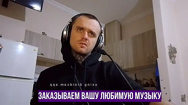 Snapshot of HappyZebra13 chatting on January 15, 6:51 pm HappyZebra13 online show from January 15, 6:51 pm