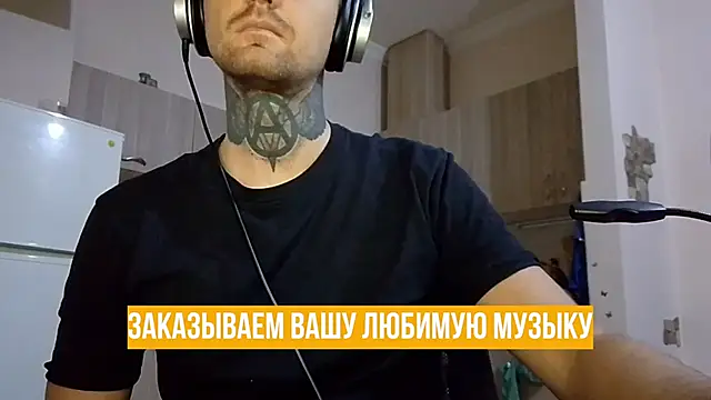 Snapshot of HappyZebra13 chatting on January 17, 6:33 pm HappyZebra13 online show from January 17, 6:33 pm