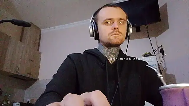 Snapshot of HappyZebra13 chatting on February 3, 5:03 pm HappyZebra13 online show from February 3, 5:03 pm