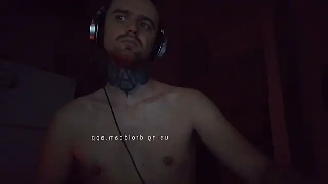 Snapshot of HappyZebra13 chatting on February 6, 12:11 am HappyZebra13 online show from February 6, 12:11 am