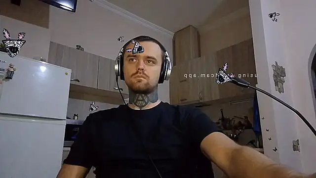 Snapshot of HappyZebra13 chatting on February 6, 8:13 pm HappyZebra13 online show from February 6, 8:13 pm