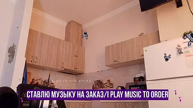 Snapshot of HappyZebra13 chatting on February 10, 6:42 am HappyZebra13 online show from February 10, 6:42 am