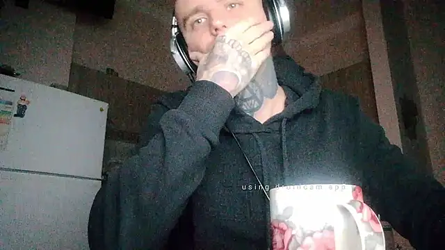 Snapshot of HappyZebra13 chatting on February 28, 12:21 am HappyZebra13 online show from February 28, 12:21 am