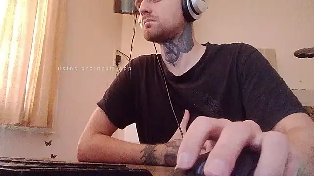 Snapshot of HappyZebra13 chatting on March 7, 8:34 am HappyZebra13 online show from March 7, 8:34 am