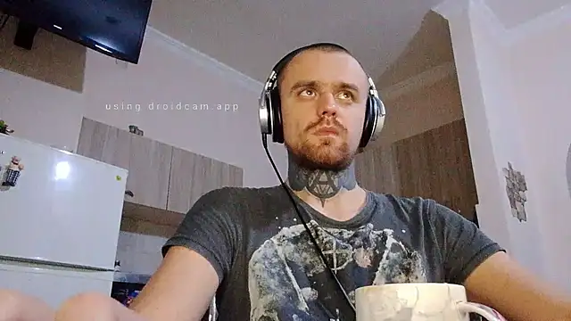 Snapshot of HappyZebra13 chatting on March 10, 4:14 pm HappyZebra13 online show from March 10, 4:14 pm