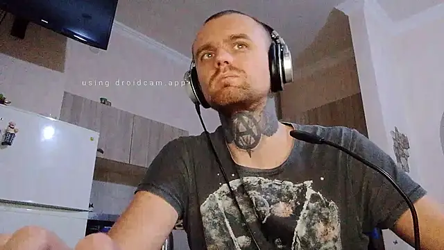 Snapshot of HappyZebra13 chatting on March 10, 7:18 pm HappyZebra13 online show from March 10, 7:18 pm