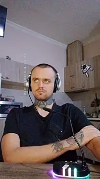 Snapshot of HappyZebra13 chatting on March 18, 5:42 pm HappyZebra13 online show from March 18, 5:42 pm