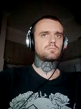 Snapshot of HappyZebra13 chatting on November 6, 12:33 am HappyZebra13 online show from November 6, 12:33 am