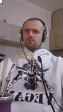 Snapshot of HappyZebra13 chatting on November 17, 4:07 am HappyZebra13 online show from November 17, 4:07 am