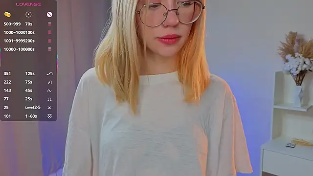 Snapshot of UdelaAllston chatting on September 23, 11:13 am UdelaAllston online show from September 23, 11:13 am