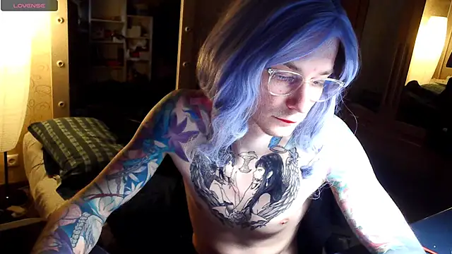 Julia dolls online show from April 21, 6:44 pm