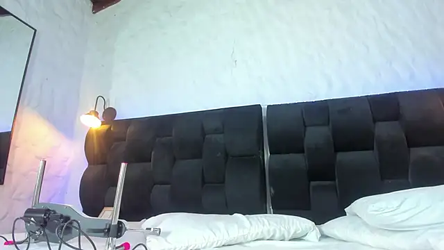 Snapshot of Camila__Gomez chatting on October 9, 12:25 pm Camila Gomez online show from October 9, 12:25 pm