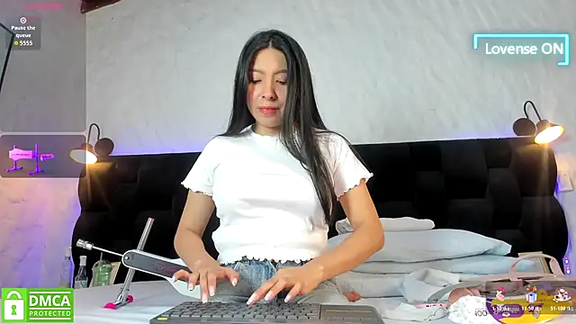 Snapshot of Camila__Gomez chatting on November 4, 12:37 pm Camila Gomez online show from November 4, 12:37 pm