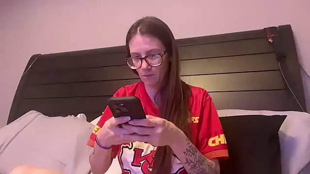 Snapshot of yourstrulylivy69 chatting on January 19, 1:00 am yourstrulylivy69 online show from January 19, 1:00 am