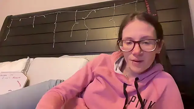Snapshot of yourstrulylivy69 chatting on February 27, 1:27 am yourstrulylivy69 online show from February 27, 1:27 am