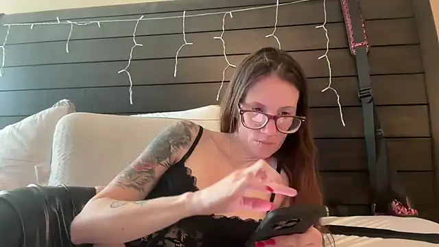 Snapshot of yourstrulylivy69 chatting on February 27, 3:37 pm yourstrulylivy69 online show from February 27, 3:37 pm