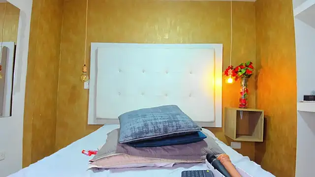 Milaspetite online show from March 30, 8:32 pm