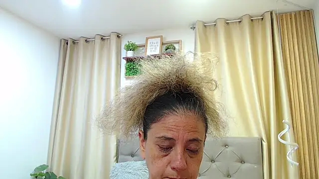 Snapshot of sasi_luna chatting on June 21, 2:03 am sasi luna online show from June 21, 2:03 am