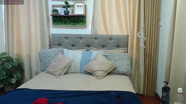 Snapshot of sasi_luna chatting on June 24, 1:43 pm sasi luna online show from June 24, 1:43 pm