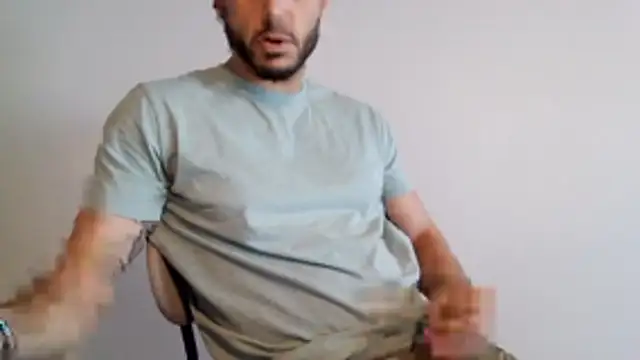 Snapshot of Strokeking4u chatting on December 22, 2:47 pm Strokeking4u online show from December 22, 2:47 pm