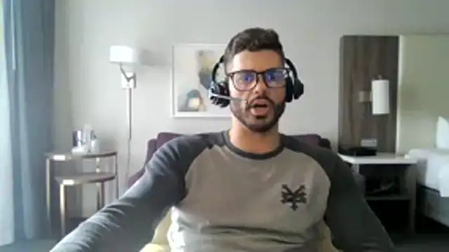 Snapshot of Strokeking4u chatting on February 2, 8:51 pm Strokeking4u online show from February 2, 8:51 pm