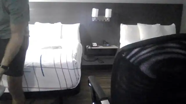 Snapshot of Strokeking4u chatting on February 18, 8:21 am Strokeking4u online show from February 18, 8:21 am