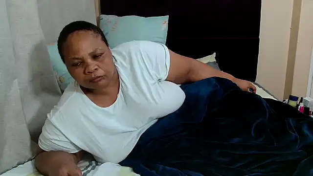 Snapshot of Bbw255 chatting on April 28, 8:30 am Bbw255 online show from April 28, 8:30 am