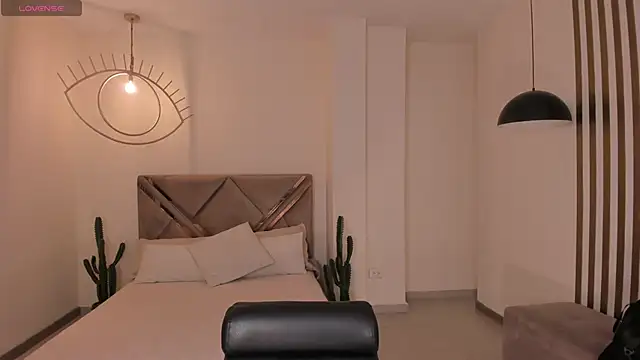 MiaFarrell  online show from March 24, 6:13 pm