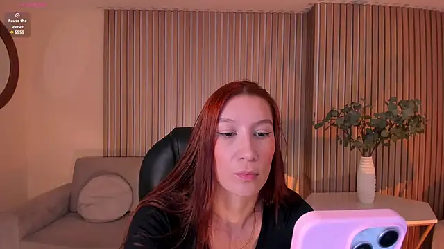 Snapshot of MiaFarrell_ chatting on June 8, 4:18 pm MiaFarrell online show from June 8, 4:18 pm