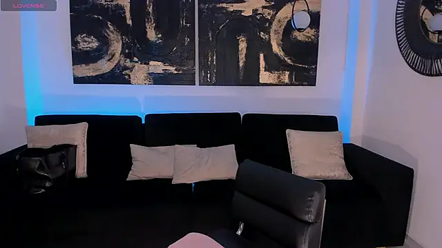 Snapshot of MiaFarrell_ chatting on June 20, 11:24 am MiaFarrell online show from June 20, 11:24 am