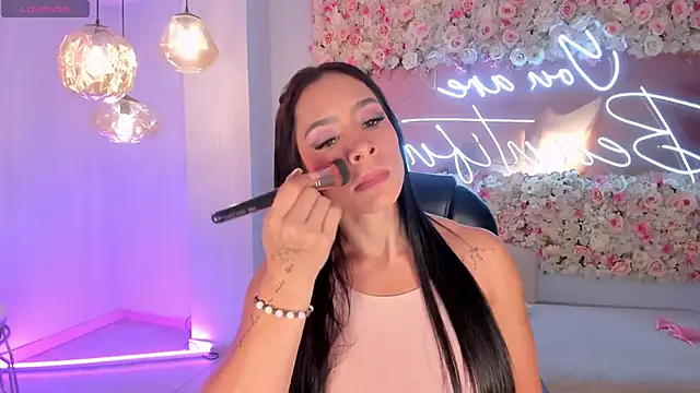 Snapshot of IsabelBornner chatting on December 22, 6:49 pm IsabelBornner online show from December 22, 6:49 pm