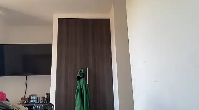 Snapshot of alex_ruiz85 chatting on February 24, 6:47 pm alex ruiz85 online show from February 24, 6:47 pm